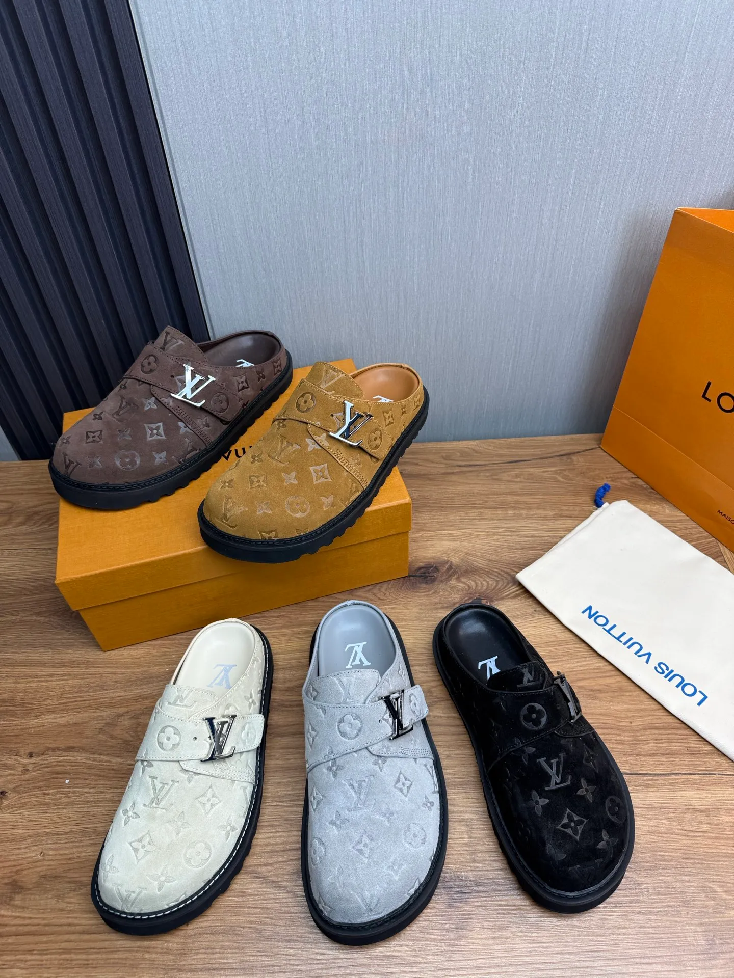Men's men's shoes 460💰 Lv. Popular couple slippers hot sale🩷💚 🩴Official website one to one production 35-45 sizes 45 46 🉑️Customized!